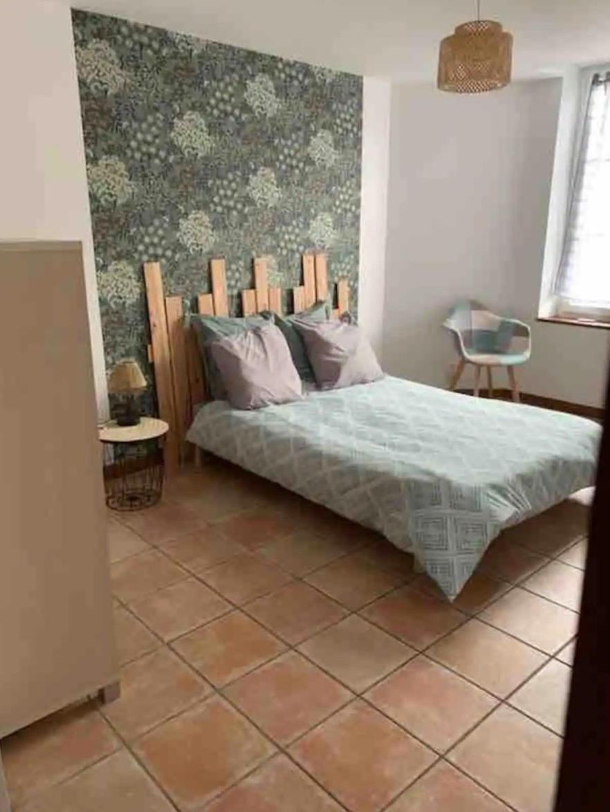 Appartement Avec Terrasse Gien Exterior photo